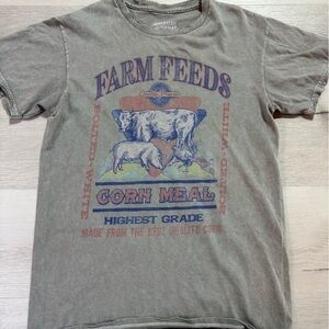 American Highway Distressed Gray Farm Feeds Graphic Tee, Size Small